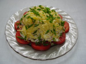 Салат яичный с помидорами