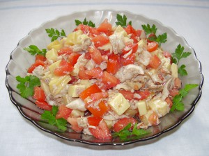 куриный салат с помидорами