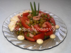 салат с помидорами и креветками